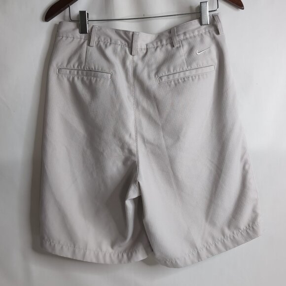 Nike Golf Men's Grey/Beige Moisture Wicking Shorts, Size 30 - Picture 2 of 8